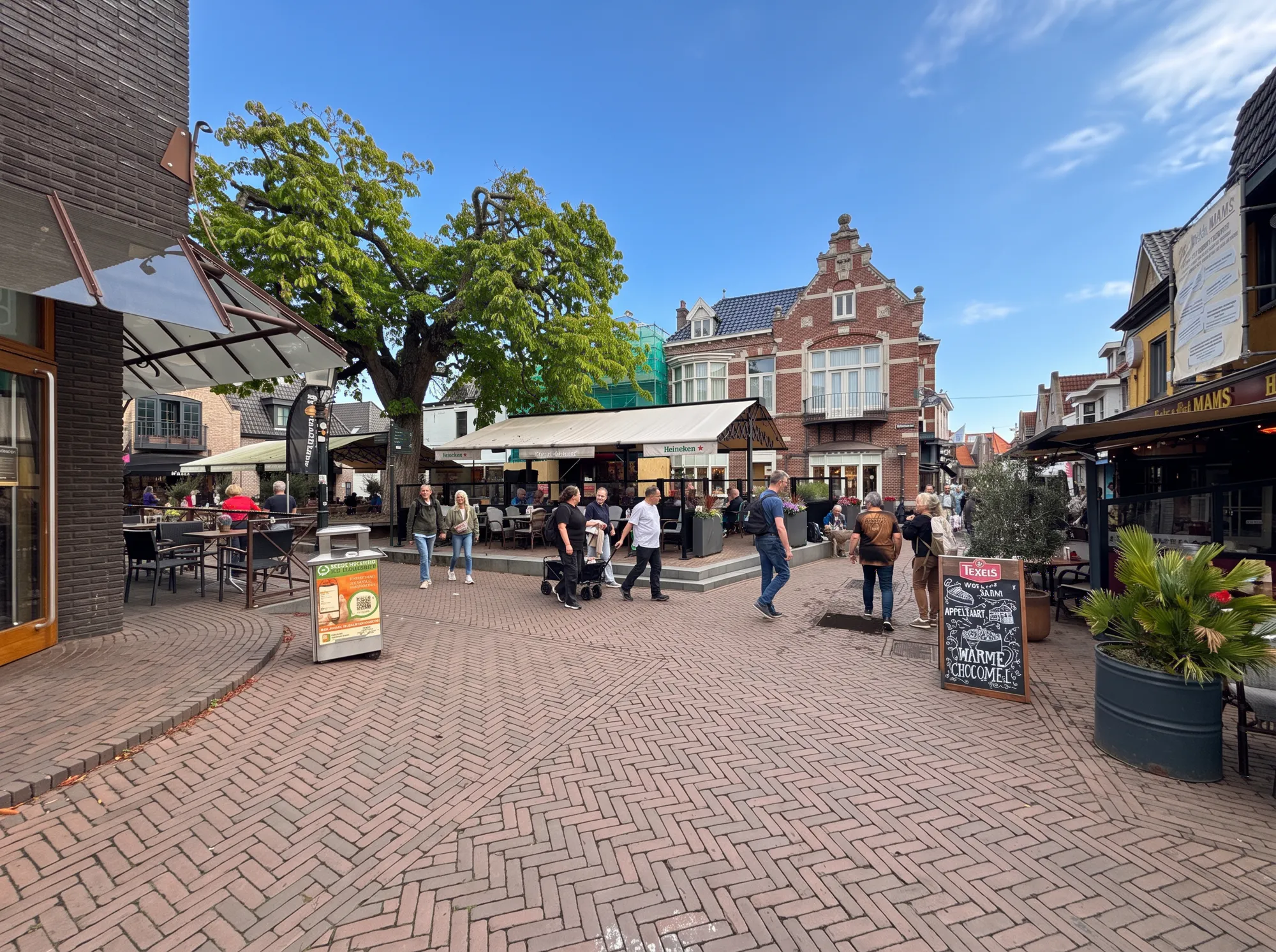 Sunny afternoon on the Stenenplaats in Den Burg